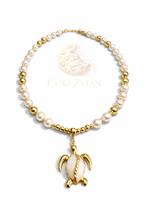 Cargar imagen en el visor de la galería, Collar Tortuga Cuki Zvian con Perlas y Baño en Oro de 14K – Artesanía Mexicana