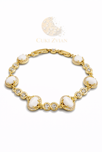 Cargar imagen en el visor de la galería, Pulsera Cuki Zvian con Piedras Blancas y Baño en Oro de 14K
