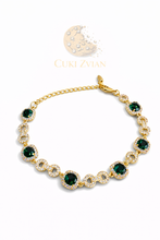 Cargar imagen en el visor de la galería, Pulsera de Lujo Cuki Zvian con Cristales Verdes y Baño en Oro de 14K
