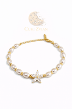 Cargar imagen en el visor de la galería, Pulsera de Perlas Cuki Zvian con Estrella de Cristal y Baño en Oro de 14K
